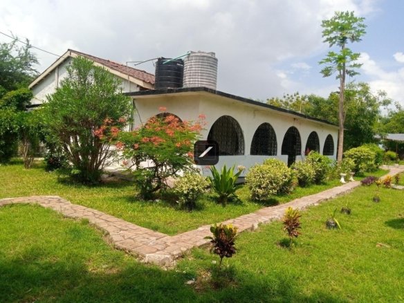 4 Bedroom Villa With En Suite For Sale At Tiwi Beach Road