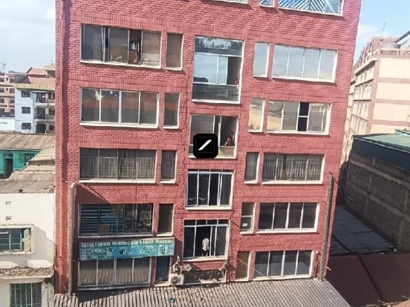 Commercial Building For Sale in River Road