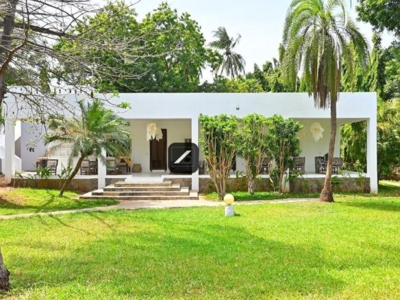 6 Bedroom Villa For Sale in Malindi
