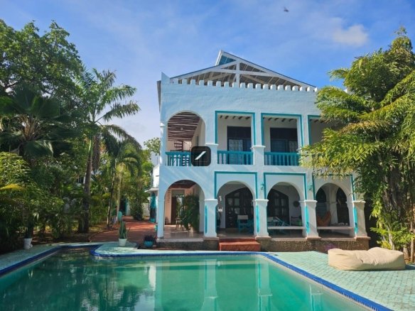 7 Bedroom Villa For Sale in Mtwapa Creekside