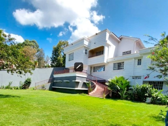 6 Bedroom House For Sale in Kitisuru