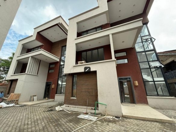 5 Bedroom Villa For Sale in Lavington