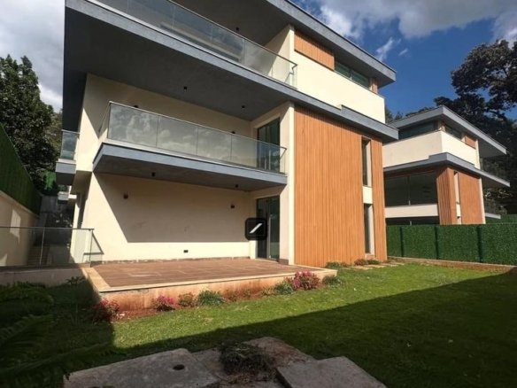 5 Bedroom Villa For Sale in Lavington