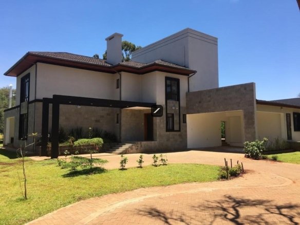 5 Bedroom Villa For Sale in Ololua Ridge