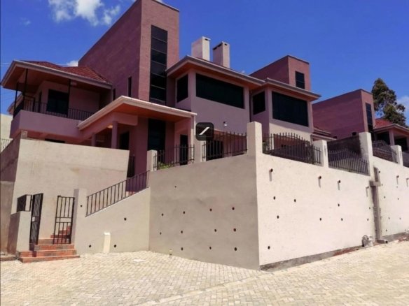 4 Bedroom Villa For Sale in Ruaka