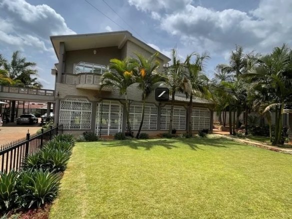 7 Bedroom Villa For Sale in Nyari
