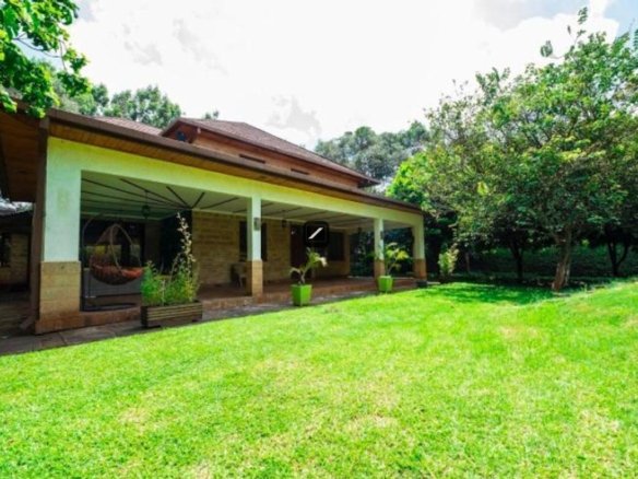 4 Bedroom Villa For Sale in Kerarapon Drive