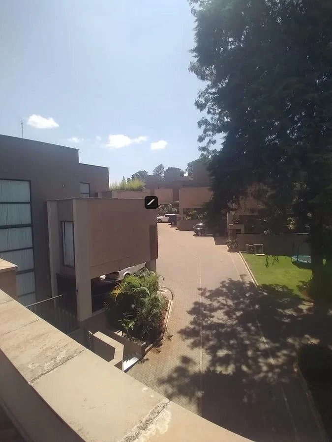 5 Bedroom Villa For Sale in Lavington