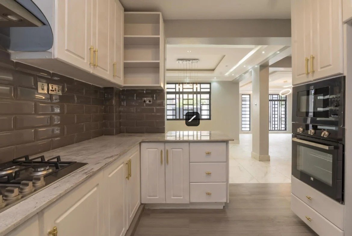 Six Bedroom Plus DSQ Villa For Sale in Syokimau