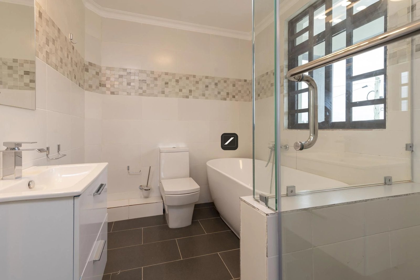 Six Bedroom Plus DSQ Villa For Sale in Syokimau