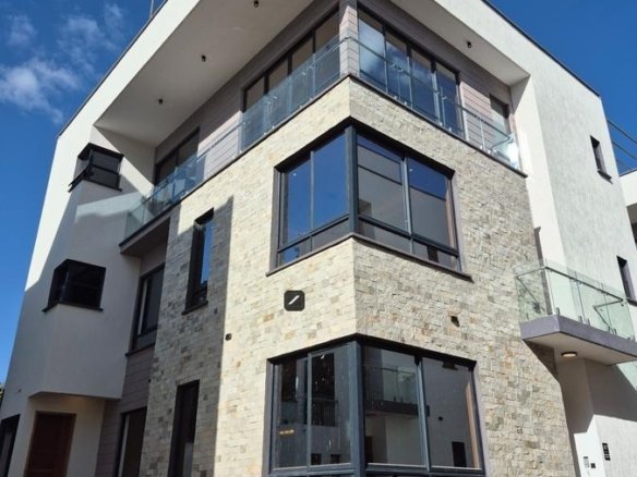 4 Bedroom Villa For Sale in Lavington