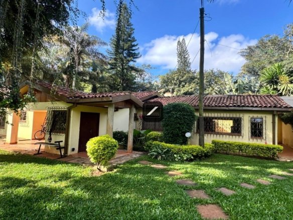 6 Bedroom House for Sale in Spring Valley